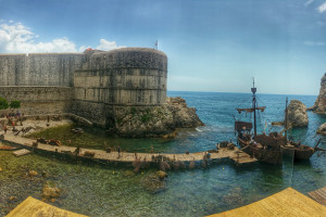 电竞明星跨界直播带货，网友：这是在玩跨界还是玩心跳！